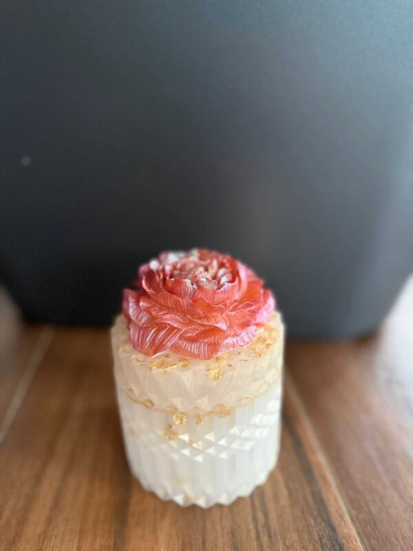 Dose / Perlmutt Gold  / Deckel mit Pfingstrose / Rose